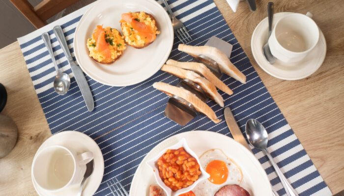 Full Welsh breakfast with sausages, bacon, eggs and toast served at The Oasis